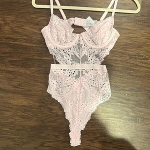 FOREVER 21 ~ Lace Bodysuit